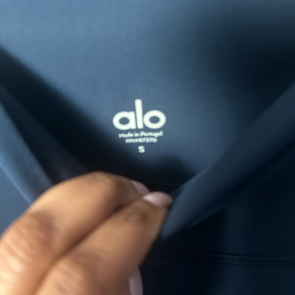 ALO YOGA RIPPED WARRIOR LEGGINGS WOMEN’S SIZE SMALL BLUE - Picture 8 of 10